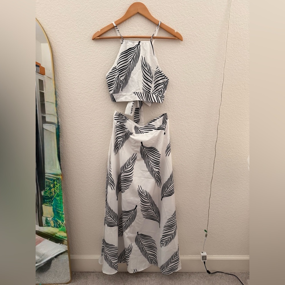Black and White Leaf Print Halter Dress set